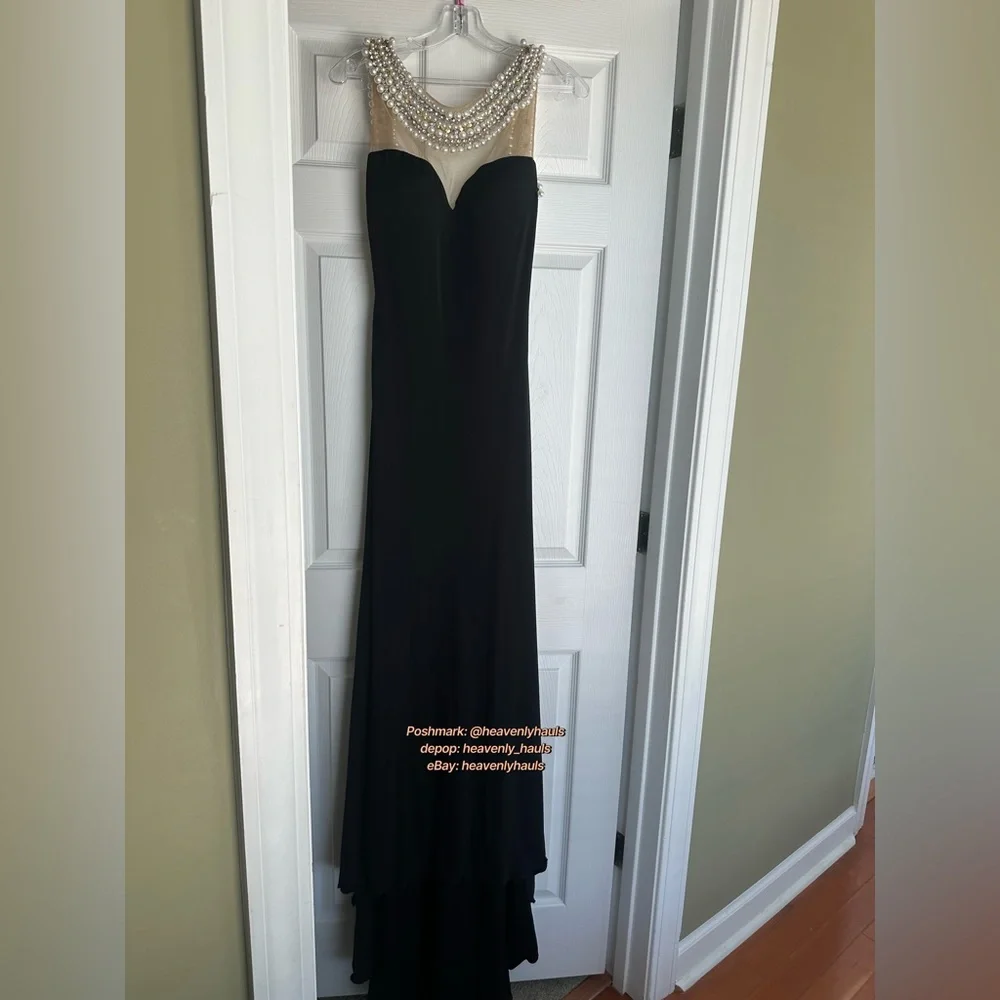 Audrey Hepburn Breakfast at Tiffany’s Illusion Neckline Black Prom Formal Gown - Picture 4 of 11